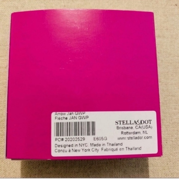 Stella & Dot | Ear Climbers | Arrow | Gold - Picture 8 of 10